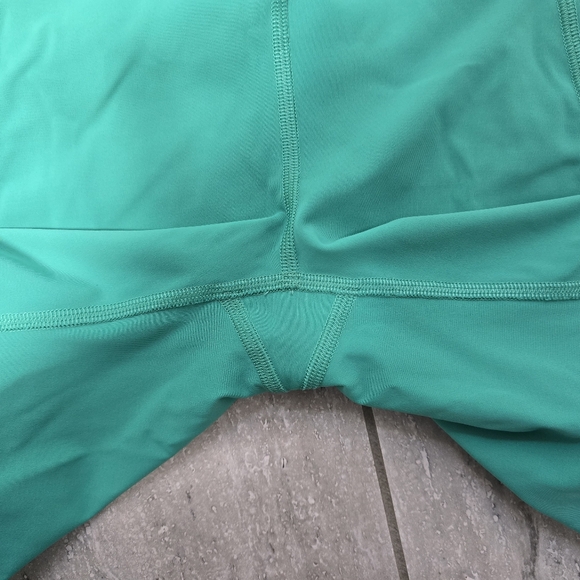 Lululemon Green Bike Shorts with Pockets, 6 - Picture 5 of 6